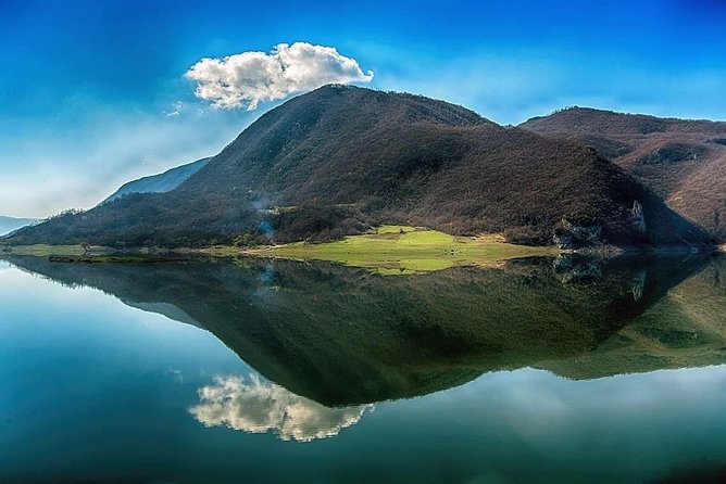2 days: Hike the peak, Kayak the lake, visit Castle and best food - Key points to know before booking