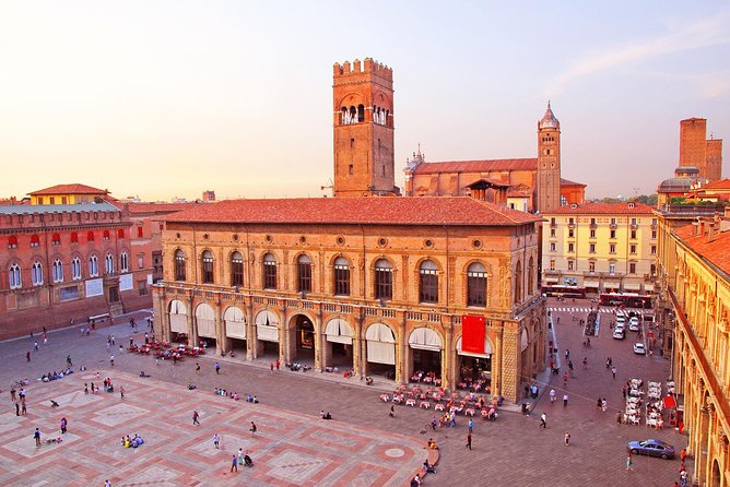 5-Day Best of Italy: Assisi, Siena, Florence, Venice and more - Day 3: Bologna’s grand squares and San Petronio