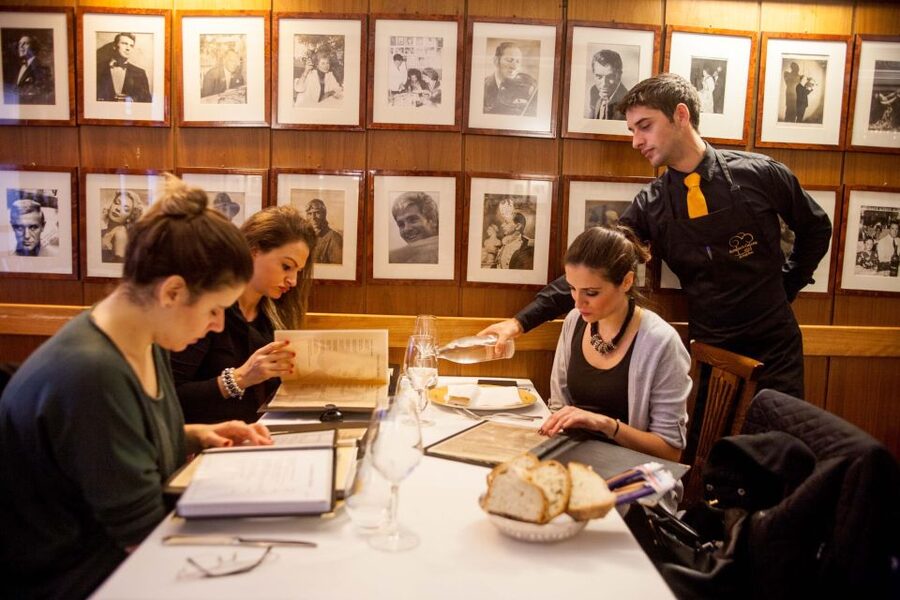 Alfredo alla Scrofa Restaurant in Rome: Eat Like a Star - Who should book this experience?