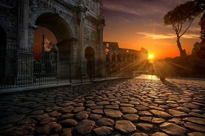 Amazing Sunrise Tour in Rome - Piazza del Popolo and Piazza Venezia add historical context