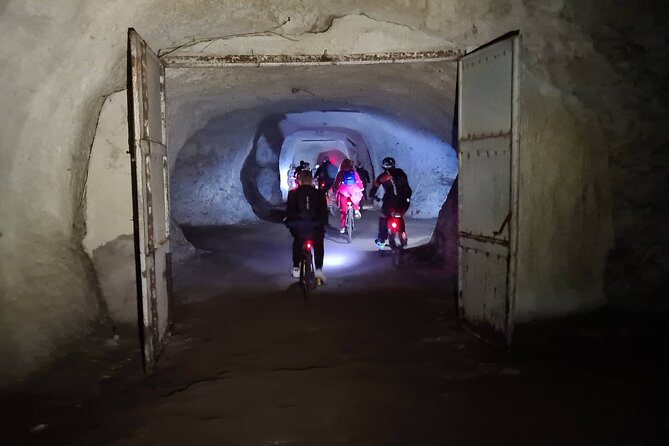 Appian Way Bike tour Underground with Catacombs & Lunch - Villa dei Quintili and Santa Maria Nova