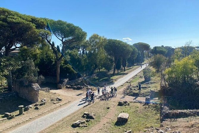Appian Way E-bike Tour with Gourmet Picnic and Catacombs - What to expect from the picnic and lunch