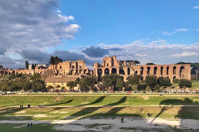 Arena Floor Access Experience for Colosseum & Roman Forum - Choosing between a live guide and self-guided visit
