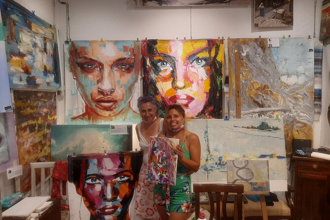 Art Class in the center of Rome! - Materials included, from canvas to spatula