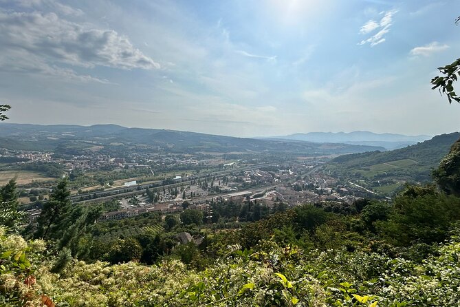Assisi, Orvieto and Civita di Bagnoregio Full Day Tour from Rome - A guide adds context, but this is not a guided tour
