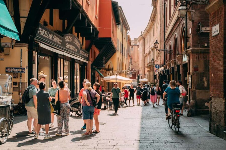 Bologna: Small-Group Tour with the Historic Archiginnasio - Starting in Piazza Maggiore