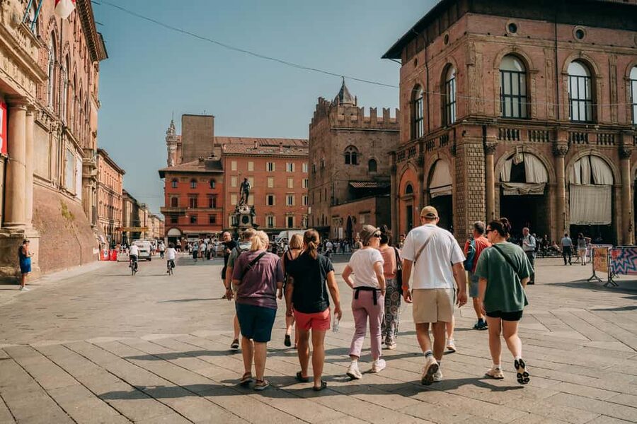 Bologna: Small-Group Tour with the Historic Archiginnasio - Shopping streets of the Quadrilatero Market