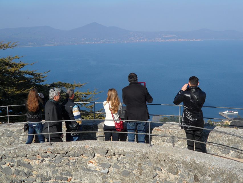 Bracciano: Odescalchi-Orsini ancient Castle Tour with Lunch - Meeting your guide at the port