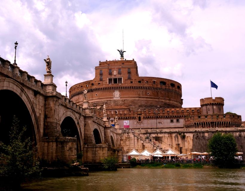 Castel Sant'Angelo: skip the line guided tour - tiered price - Seeing the Pope’s Apartment Frescoes