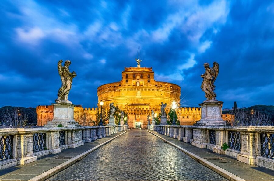 Castel Sant' Angelo: The most famous Fortress of Rome - The spiral staircase and the fortress interior