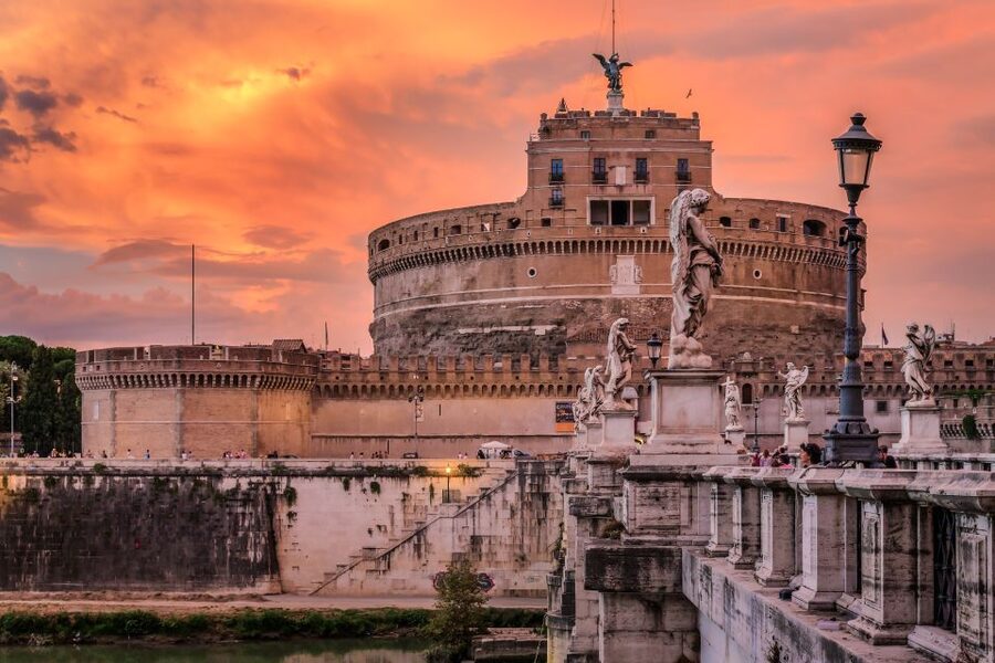 Castel Sant'Angelo | The Tomb of Hadrian Private Guided Tour - Meeting your guide beside Ponte Sant’Angelo