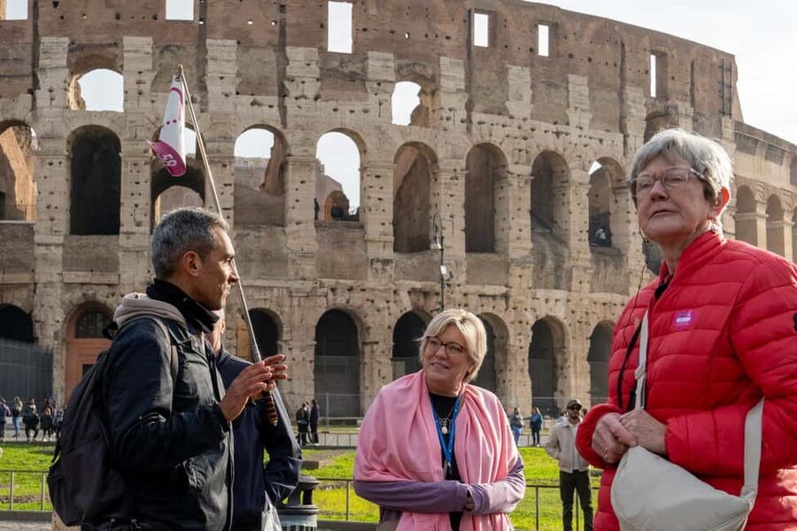 Colosseum Guided Tour: Hotel Transport included - Walking through the Roman Forum