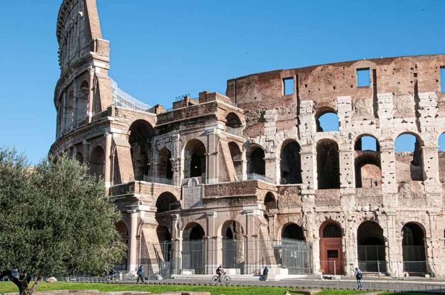 Colosseum with Arena, Forum, & Palatine Hill with Audioguide - Key points to know