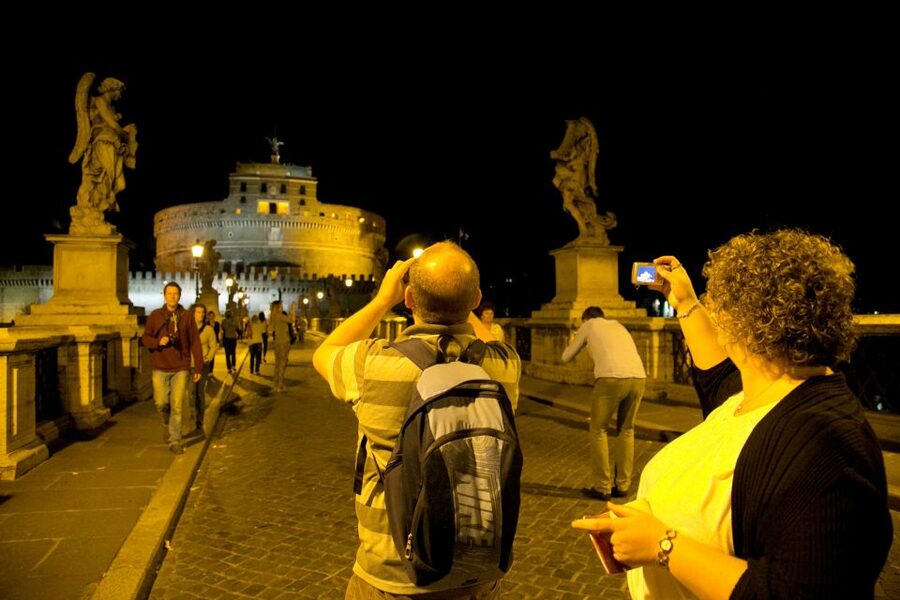 Dark Heart of Rome - Facts, Legend & Mystery Walking Tour - Walking toward Castel Sant’Angelo