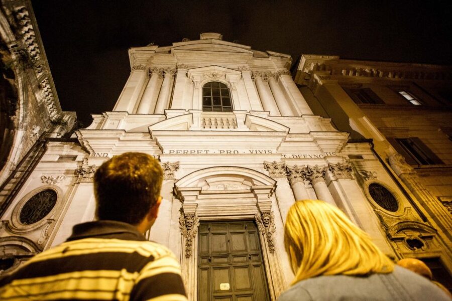 Dark Heart of Rome: Facts, Legends, and Mystery Tour - Piazza Farnese and the city’s grander face