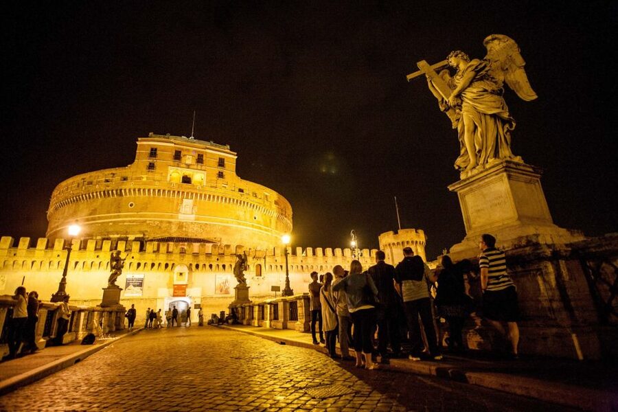 Dark Heart of Rome: Facts, Legends, and Mystery Tour - Via del Governo Vecchio and the winding center