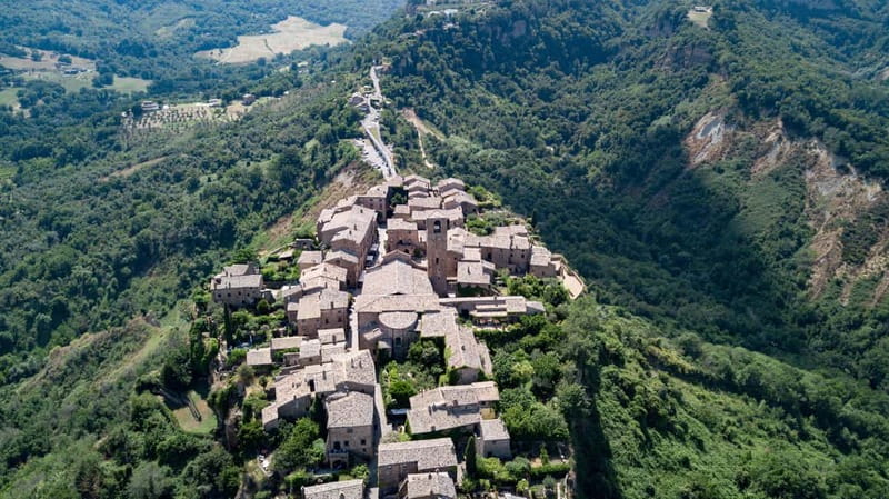 Day trip Frm Rome: Civita di Bagnoregio & Villa Lante Garden - Exploring Civita’s lanes for two and a half hours