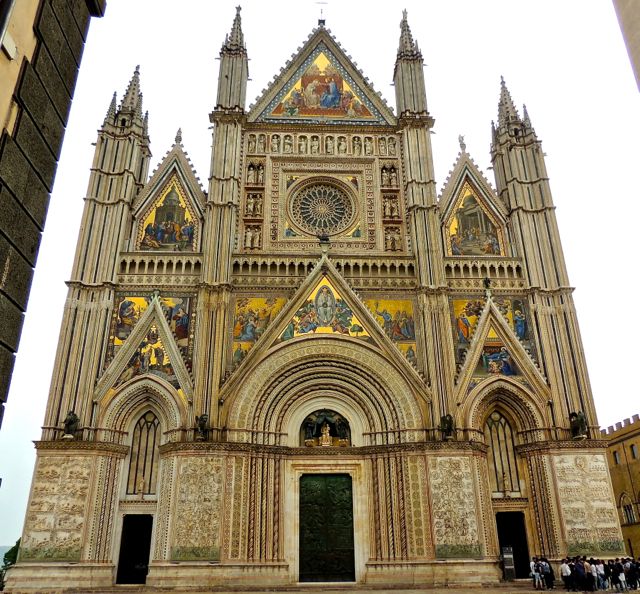 Day trip from Rome to Assisi and Orvieto - 10 hours - A possible ceramics stop in Deruta