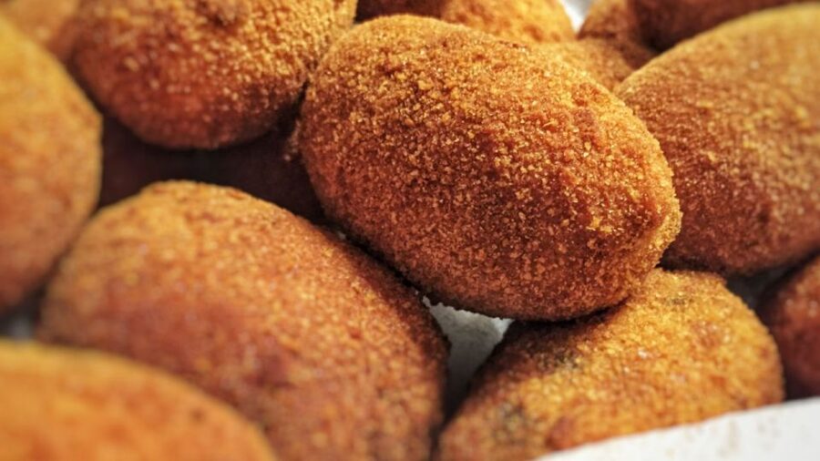 Eat as the Romans do: Trastevere Street Food Experience - Filetto di baccalà and the salty side of Rome