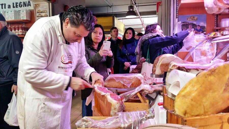 Eat Like a Roman - Traditional Food, Local Market & History - Olive oil with an award-winning story