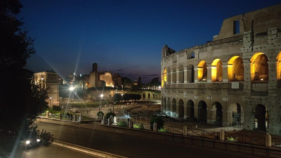 Elegant Rome by night tour and dinner in a local restaurant - Why Rome after dark changes the experience