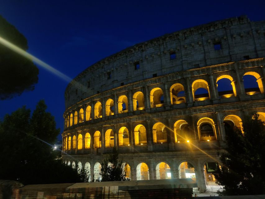Elegant Rome by night tour and dinner in a local restaurant - Dinner near the Vatican