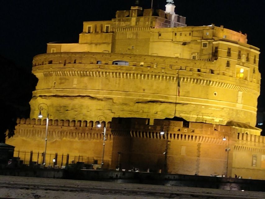 Elegant Rome by night tour and dinner in a local restaurant - Colosseum, Roman Forum, and Circus Maximus
