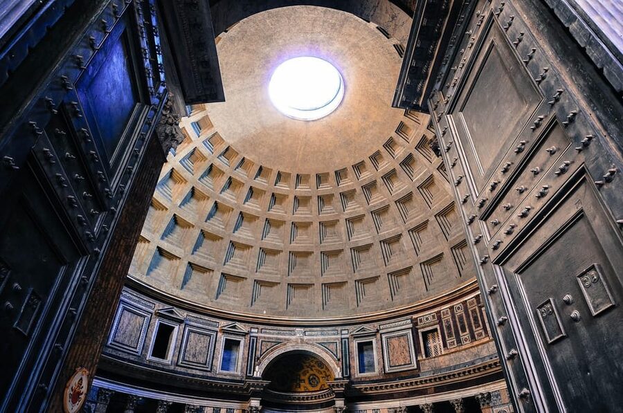 Eternal Rome: city tour with Pantheon entry ticket - Walking toward Trevi Fountain