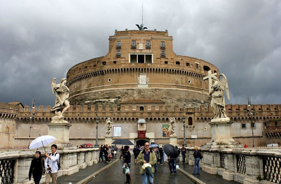 From Civitavecchia: Private Rome Highlights Tour w/ Tickets - Lunch in the middle of a packed day