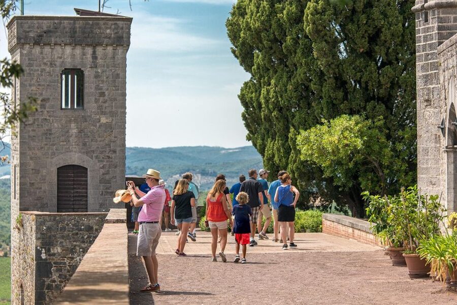 From Rome: Bagnoregio & Orvieto Day Trip with Wines & Lunch - Who should book this experience?