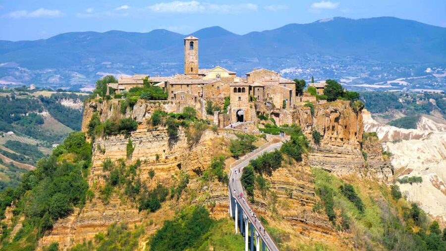 From Rome: Bagnoregio & Orvieto Day Trip with Wines & Lunch - The two-hour ride from Piazza del Popolo