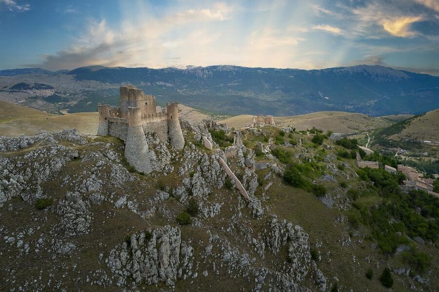 From Rome: Day trip to Abruzzo, Hidden Gem of Italy - Meeting at Pietralata and settling into the minivan
