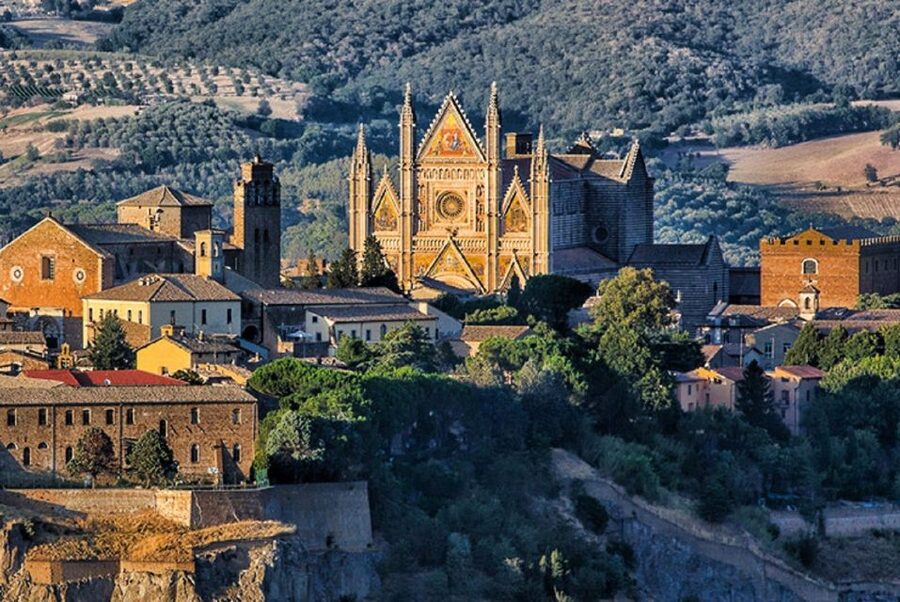 From Rome: Full-Day Assisi & Orvieto Semiprivate Tour - St. Francis, Santa Chiara, and the great basilica