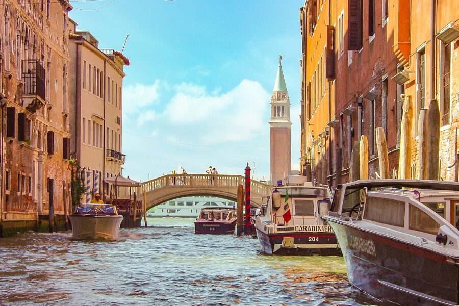 From Rome: Full-Day Small Group Tour to Venice by Train - Crossing the Grand Canal by vaporetto