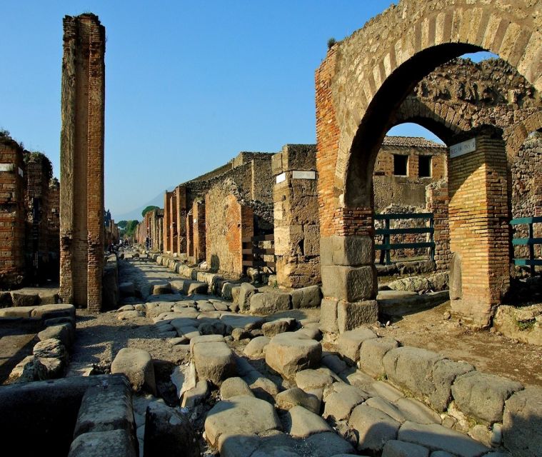 From Rome: Guided Tour to Pompeii with priority admission - Key points at a glance