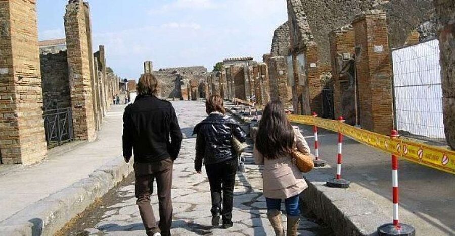 From Rome: Pompeii & Amalfi Coast Full-Day Private Tour - The private guide upgrade: worth it?