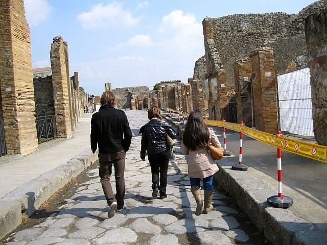 From Rome: Pompeii & Amalfi Coast Full-Day Private Tour - Who should book this experience?