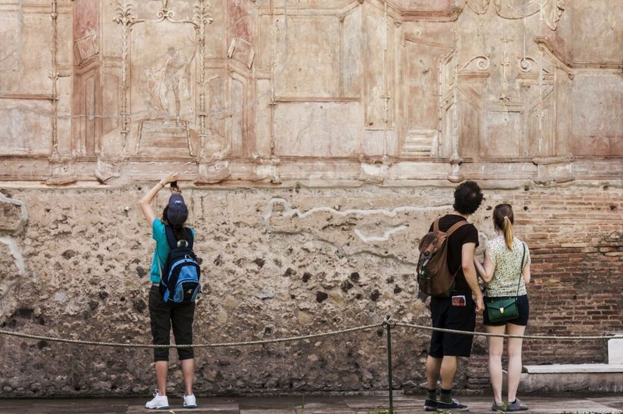 From Rome: Pompeii and Herculaneum by High-Speed Train - The Pompeii lunch break requires sensible planning