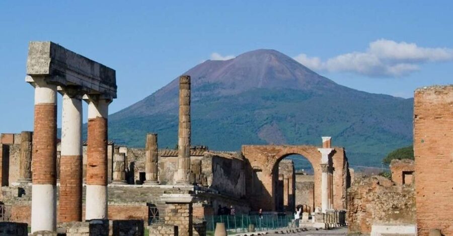 From Rome: Pompeii and Naples, Full Day Tour with Lunch - Pompeii’s market, baths, and private homes