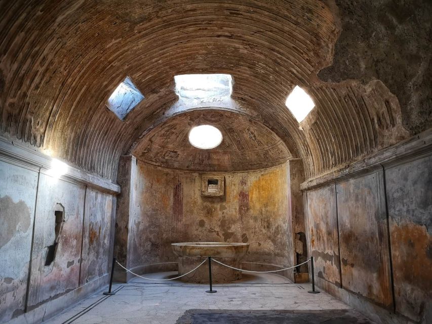 From Rome: Pompeii Day Trip by Fast Train and Car - House of the Vettii: detail in an ancient home