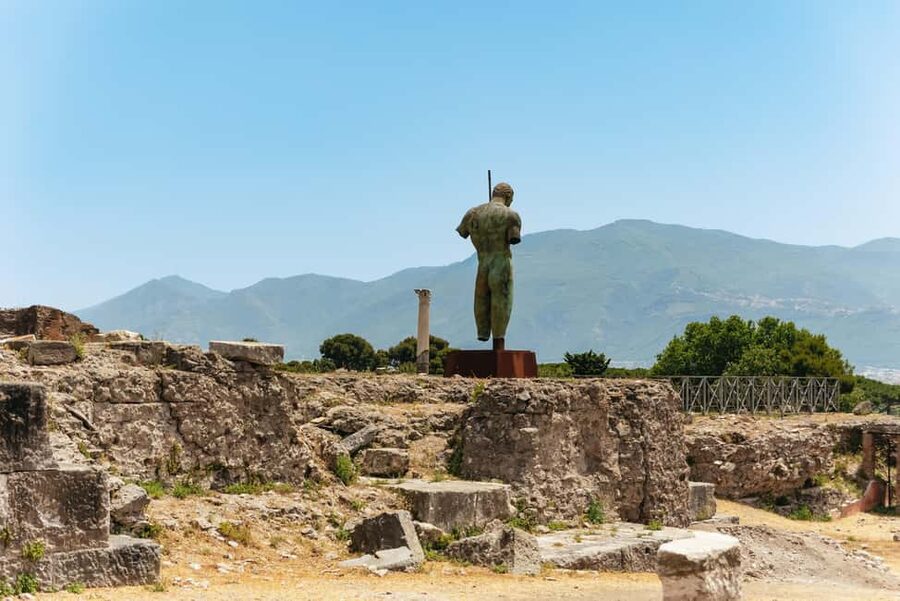 From Rome: Pompeii Day Trip with Optional Vesuvius and Lunch - Meeting in Rome and settling into the coach