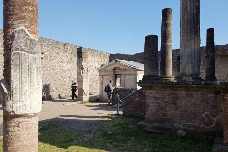 From Rome: Pompeii & Naples Small-Group Day Tour with Lunch - Pompeii beyond the famous plaster casts
