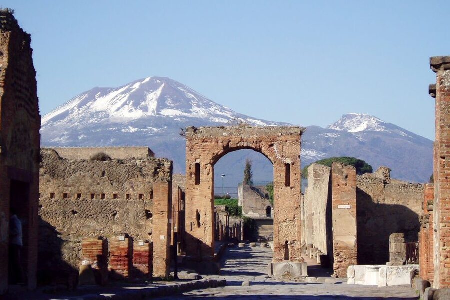 From Rome: Pompeii & Naples Small-Group Day Tour with Lunch - Naples in a compact 90-minute visit