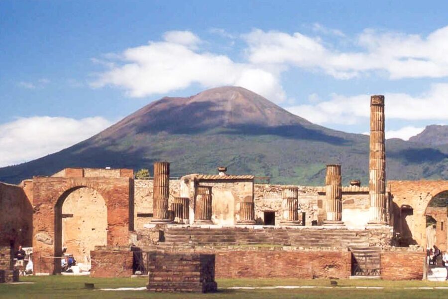 From Rome: Pompeii & Naples Small-Group Day Tour with Lunch - What the small group changes
