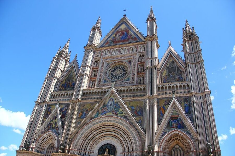 From Rome: Umbria, Assisi and Orvieto Day Tour - The first look at Assisi
