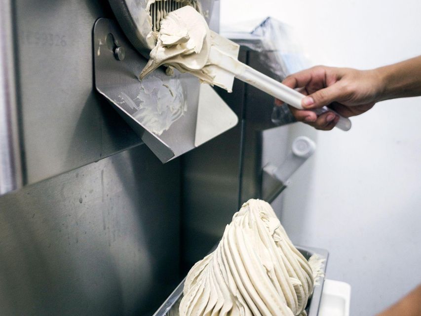 Gelato and Pasta Cooking Class in Rome - Piazza Navona - Choosing a sauce and letting the restaurant cook