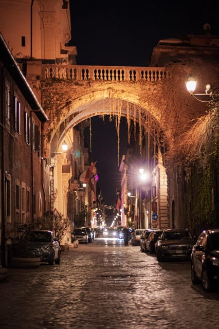 Ghosts, Legends & Mysteries of Rome Tip-Based Walking Tour - The guide makes or breaks the evening