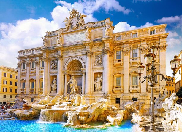 Graffiti art tour in Rome - Trevi Fountain in a short, useful stop