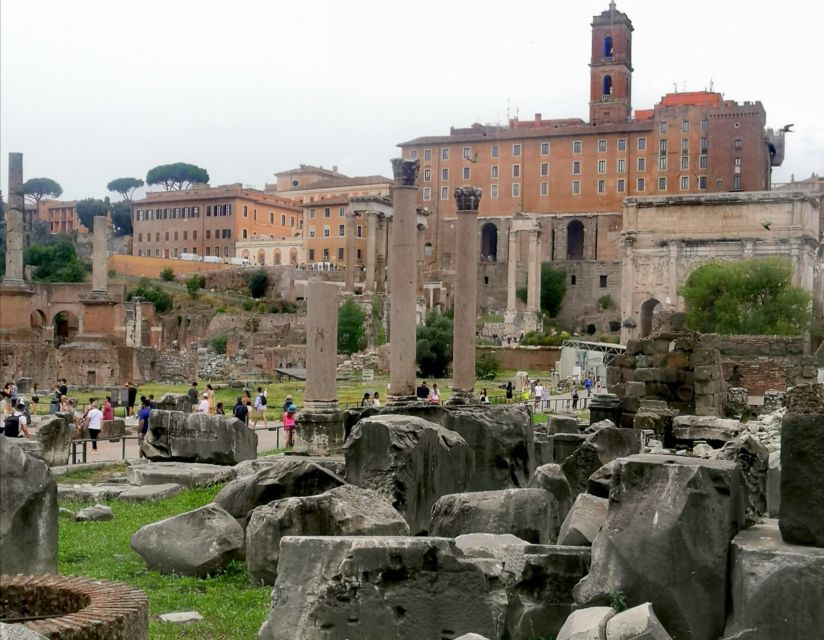 Guided tour of Roman Forum & Palatine Hill - Why a small group changes the experience