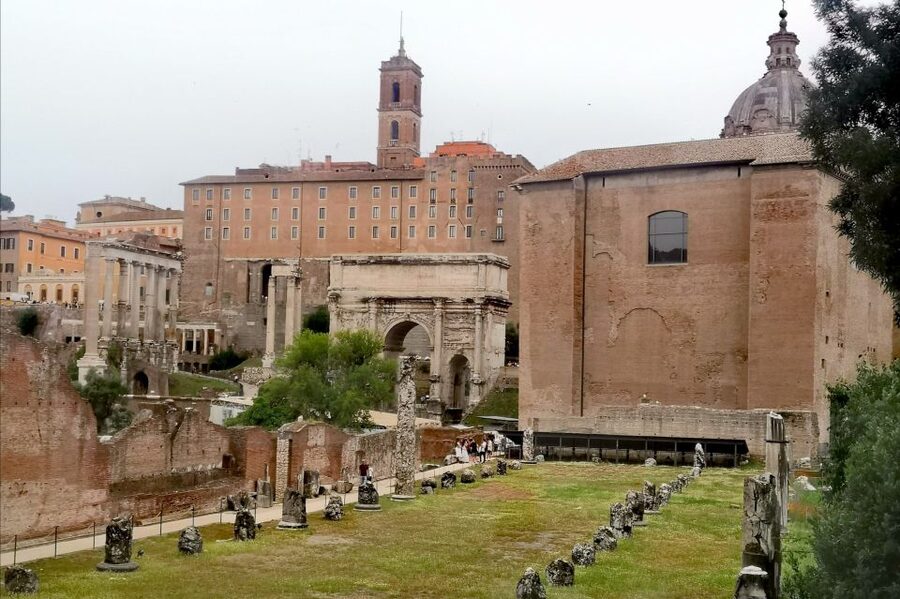 Guided tour of Roman Forum & Palatine Hill - The Arch of Titus and a Roman victory